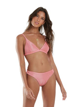 Cargar imagen en el visor de la galería, Model Front: Blueman Conjunto Angel Textura Shine Light
