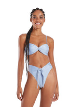 Cargar imagen en el visor de la galería, Model Front: Blueman Sostén Top Latino Color Azul
