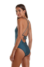 Cargar imagen en el visor de la galería, Image 02: Blueman Una Pieza Maio Botanico Verde
