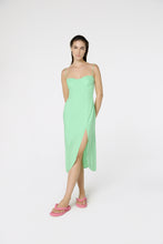 Cargar imagen en el visor de la galería, Model Front: Blueman Midi Dress Vestido Fenda Liso Color
