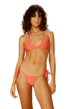 Cargar imagen en el visor de la galería, Model Front: Blueman Sostén Top Salmao Dance
