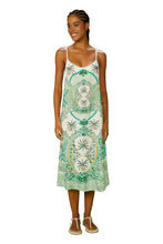 Cargar imagen en el visor de la galería, Model Front: Blueman Falda De Playa Vestido Mikaela Azulejaria
