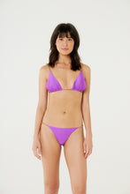 Cargar imagen en el visor de la galería, Model Front: Blueman Sostén Top Egito Chain Fox Roxo
