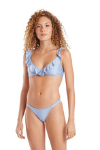 Cargar imagen en el visor de la galería, Model Front: Blueman Sostén Top Hula Azul
