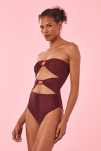 Cargar imagen en el visor de la galería, Model Front: Blueman Una Pieza Paola Fasano Vinho
