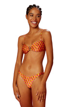 Cargar imagen en el visor de la galería, Model Front: Blueman Sostén Top Ai-Meu-Coracao Lena
