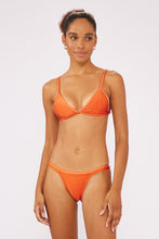 Cargar imagen en el visor de la galería, Model Front: Blueman Conjunto Set Laranja Dance-Pesponto
