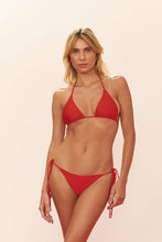 Cargar imagen en el visor de la galería, Model Front: Blueman Bragas Bottom Vermelho Inside
