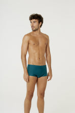 Cargar imagen en el visor de la galería, Model Front: Blueman Sunga / Boxer Sunga Berlim Liso Verde V24
