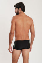 Cargar imagen en el visor de la galería, Model Back: Blueman Sunga / Boxer Sunga Army Malfitana Liso Preto
