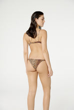 Cargar imagen en el visor de la galería, Model Back: Blueman Bragas Bottom Mini Beauty Pintada
