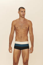 Cargar imagen en el visor de la galería, Model Front: Blueman Sunga / Boxer Sunga Army Crepusculo Preto
