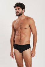 Cargar imagen en el visor de la galería, Model Front: Blueman Sunga / Boxer Sunga Miami Liso Preto
