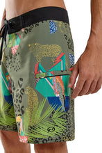 Cargar imagen en el visor de la galería, Image 04: Blueman Pantalones Cortos De Surf Bermuda Midi Pkt Praia Florestinha Verde
