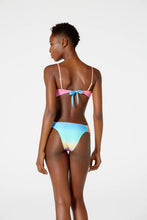Cargar imagen en el visor de la galería, Model Back: Blueman Bragas Bottom Strike New Pacifico Degrade Mentos
