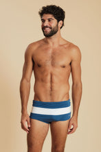 Cargar imagen en el visor de la galería, Model Front: Blueman Sunga / Boxer Sunga Army Crepúsculo Bicolor Liso Azul
