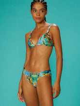 Cargar imagen en el visor de la galería, Model Front: Blueman Conjunto Set Poema Prado New-Pacifico
