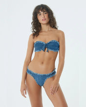 Cargar imagen en el visor de la galería, Model Front: Blueman Bragas Bottom Bikini Bombom Jeans
