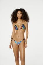Cargar imagen en el visor de la galería, Model Front: Blueman Bragas Bottom Tahiti Tupinamba
