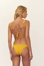 Cargar imagen en el visor de la galería, Model Back: Blueman Conjunto Set Seiva-Doce-Amarela Rainbow New-Pacifico
