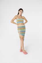 Cargar imagen en el visor de la galería, Model Front: Blueman Top De La Playa Top Crochet Listras
