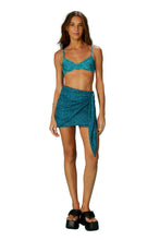 Cargar imagen en el visor de la galería, Model Front: Blueman Falda De Playa Mini Saia Tule Acqua
