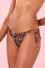 Cargar imagen en el visor de la galería, Gallery: Blueman Bragas Bottom Aina Angel
