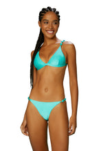 Cargar imagen en el visor de la galería, Model Front: Blueman Bragas Bottom Turquesa Drops
