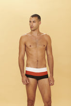 Cargar imagen en el visor de la galería, Model Front: Blueman Sunga / Boxer Sunga Army Crepusculo Laranja
