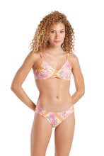 Cargar imagen en el visor de la galería, Model Front: Blueman Bragas Bottom Prainha Energia
