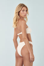Cargar imagen en el visor de la galería, Model Back: Blueman Bragas Bottom Off-White-Lurex Rio
