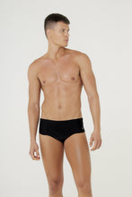 Cargar imagen en el visor de la galería, Model Front: Blueman Sunga / Boxer Sunga Ricky Preto

