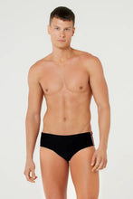 Cargar imagen en el visor de la galería, Model Front: Blueman Sunga / Boxer Sunga Ricky Fun Ly Preto
