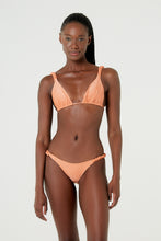 Cargar imagen en el visor de la galería, Model Front: Blueman Conjunto Malibu Laranja
