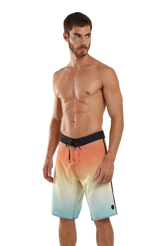 Model Front: Blueman Pantalones Cortos De Surf Bermuda Maxi Vies Espirito Solar