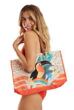 Cargar imagen en el visor de la galería, Model Front: Blueman Bolsa De Playa Bolsa Alca Ilhos Tropical Mess
