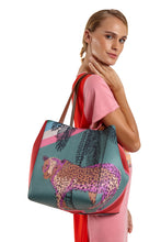 Cargar imagen en el visor de la galería, Model Front: Blueman Bolsa De Playa Bolsa Pacifico Florestinha

