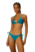 Cargar imagen en el visor de la galería, Model Front: Blueman Bragas Bottom Azul Fada
