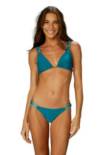 Cargar imagen en el visor de la galería, Model Front: Blueman Bragas Bottom Azul Ubatuba
