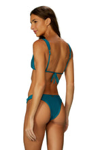 Cargar imagen en el visor de la galería, Model Back: Blueman Bragas Bottom Azul Ubatuba
