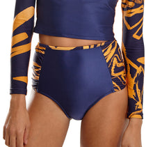 Cargar imagen en el visor de la galería, Image 08: Blueman Bragas Bottom Board Bold Leafs
