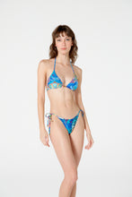 Cargar imagen en el visor de la galería, Model Front: Blueman Bragas Bottom Coracao Indio
