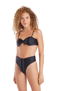 Model Front: Blueman Bragas Bottom Latino Color Preto