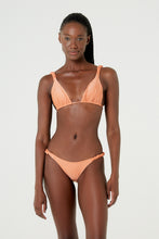Cargar imagen en el visor de la galería, Model Front: Blueman Bragas Bottom Malibu Laranja
