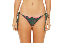 Cargar imagen en el visor de la galería, Model Front: Blueman Bragas Bottom Mel Coqui
