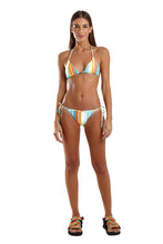 Cargar imagen en el visor de la galería, Model Front: Blueman Bragas Bottom New Db Delta Granita
