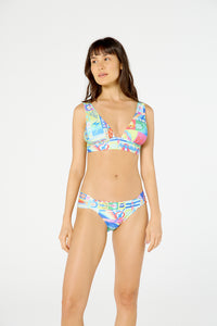 Model Front: Blueman Bragas Bottom Sum New Pacifico 1972