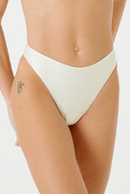 Cargar imagen en el visor de la galería, Gallery: Blueman Bragas Bottom Ubatuba Off White
