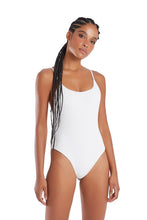 Cargar imagen en el visor de la galería, Model Front: Blueman Una Pieza Maio Belize Textura Softcell-Off White
