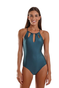 Model Front: Blueman Una Pieza Maio Botanico Verde